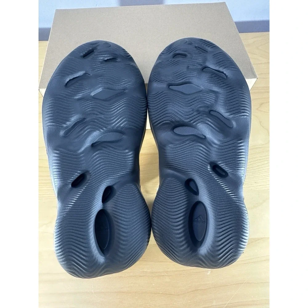 Size 11 - Adidas Men Yeezy Foam RNR Runner M Carbon IG5349